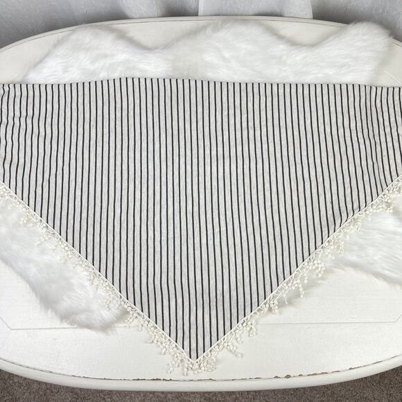 ⚓️ NWOT Oatmeal Black Striped Triangle Bandanna Scarf Lace Fringe Forever 21 OS - Picture 4 of 16